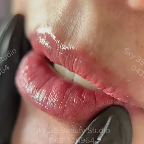 6 - Mirrors Unisex Hair and Beauty Salon