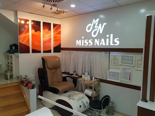 2 - Miss Nails Essen Maniküre Pediküre Pulver-Gel System UV-Gel Nagelverstärkung - Design