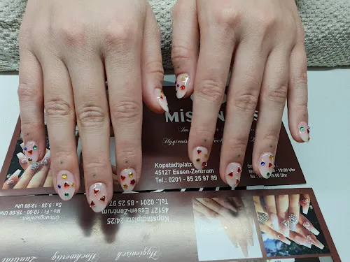 6 - Miss Nails Essen Maniküre Pediküre Pulver-Gel System UV-Gel Nagelverstärkung - Design