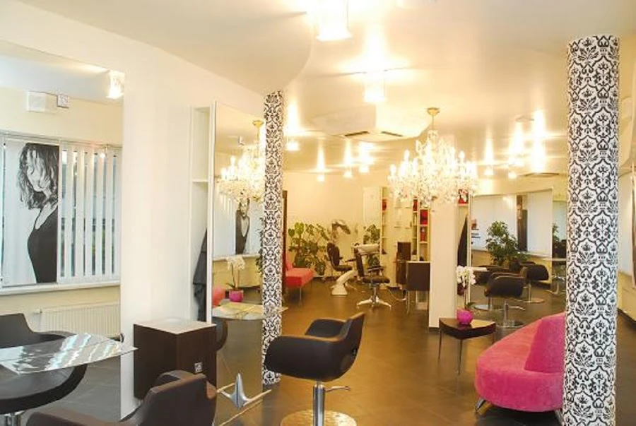 1 - Mo Hair Studio