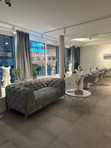 8 - MOCHI NAILS BEAUTY