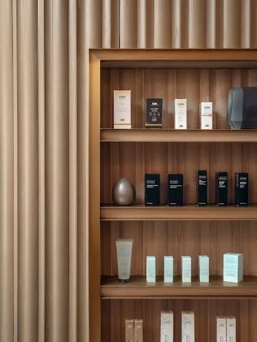 7 - Monicas Nails Galore