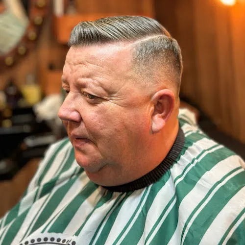 2 - Monika. Zakład fryzjerski. Niedźwiedź