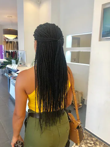 5 - Naanas Beauty Salon