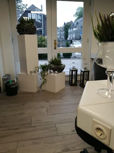 5 - Nadins Beauty Hair