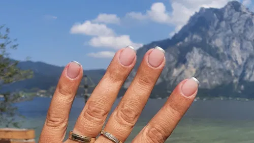 8 - Nagelstudio - Black & White Sky