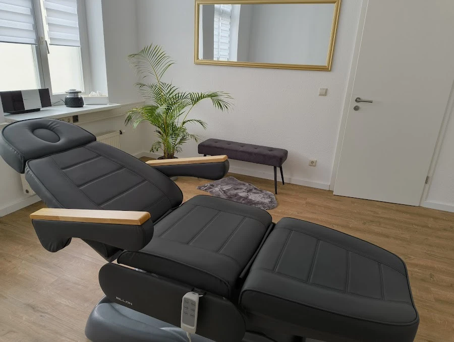 1 - Nagelstudio Goldfinger