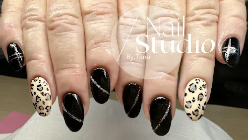 3 - Nail studio by.Tana