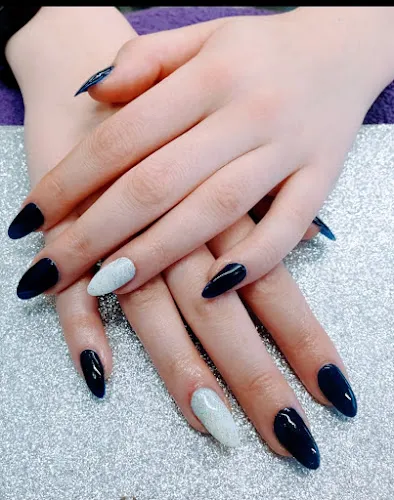 5 - Nails & beauty by the harbour