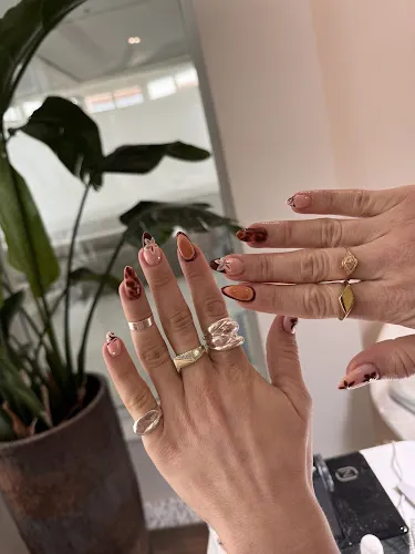 4 - Nails & Beauty Hadeer