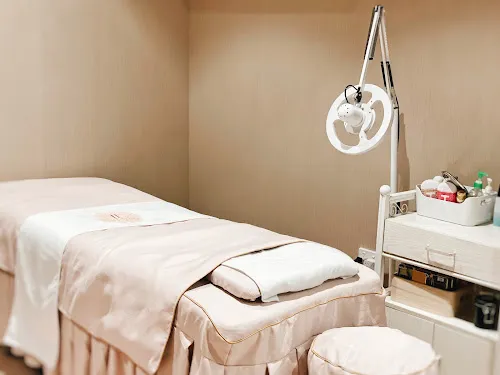 5 - Nails Avenue Westfield Sydney (Myer foodcourt)