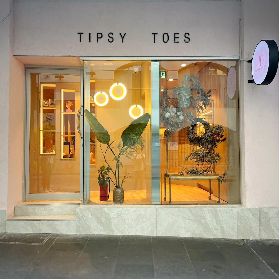 1 - Nails Avenue Westfield Sydney (Myer foodcourt)