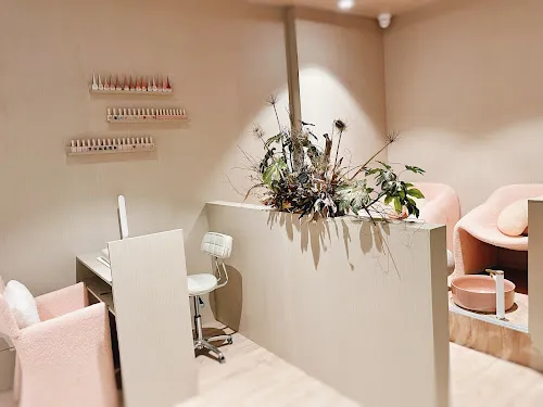 2 - Nails Avenue Westfield Sydney (Myer foodcourt)