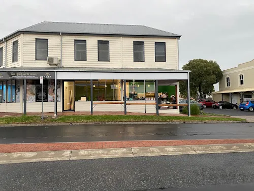 2 - NAILS BAR & BEAUTY