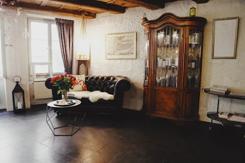 2 - Natascha Wong Hair