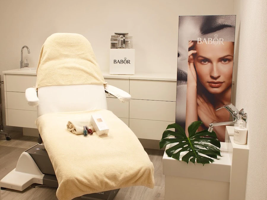 1 - Nathan Glamour & Fashion Hair Style