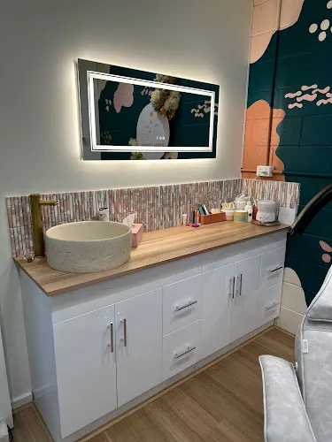 5 - Natural Nails and Beauty