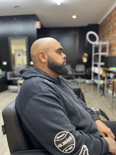 6 - NaviCut Barber