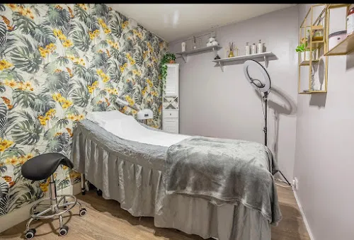 8 - Naze Hair And Beauty