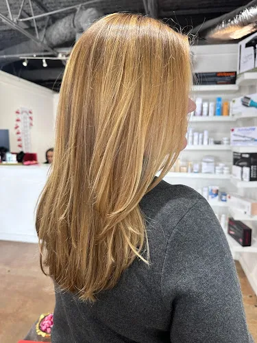 6 - New Looks Beauty Salon