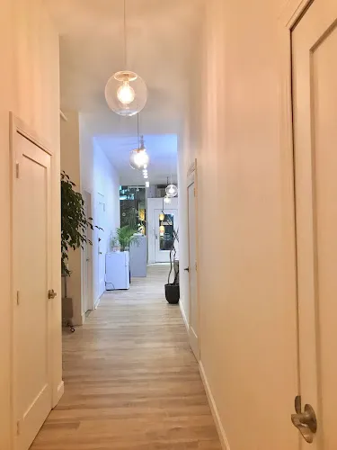 5 - New York Beauty Salon