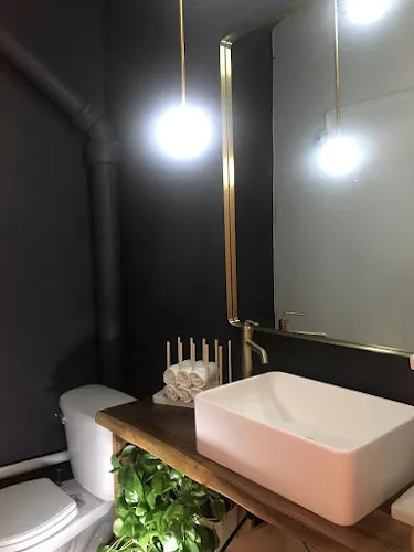 2 - New York Beauty Salon