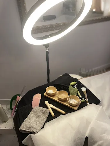 8 - Newton Hair Design