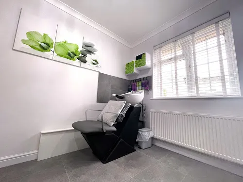 2 - Newton Nails & Beauty