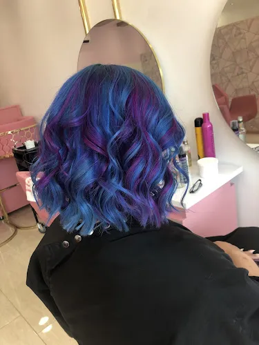 4 - Nicolas Hair Salon