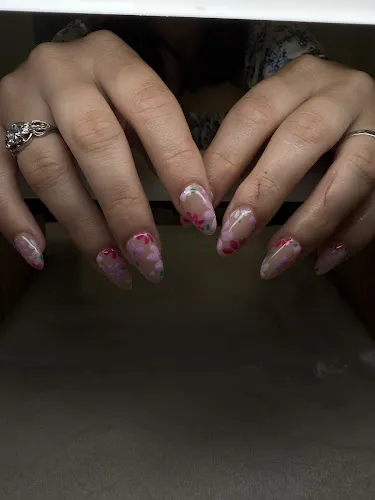 7 - Nicolenes Barber Shop