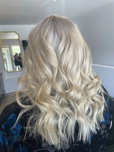 2 - Niks Cutting Edge