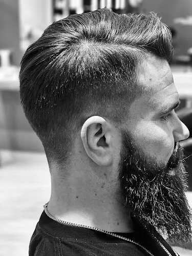 7 - NILAS ART OF HAIR