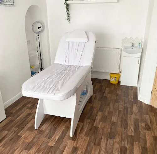 2 - Ninas Hair Studio