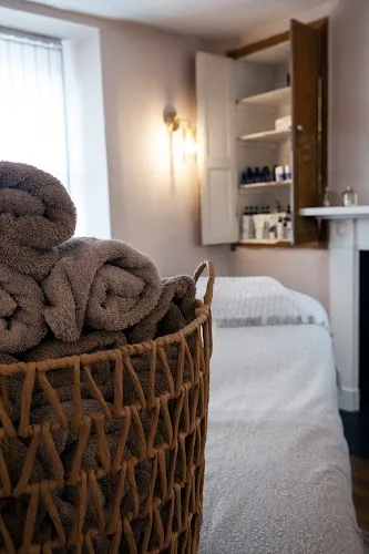 7 - No 6 Hairdressing Salon