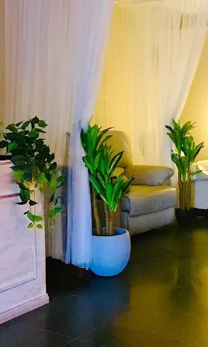 1 - NORTH CAIRNS BARBER SHOP