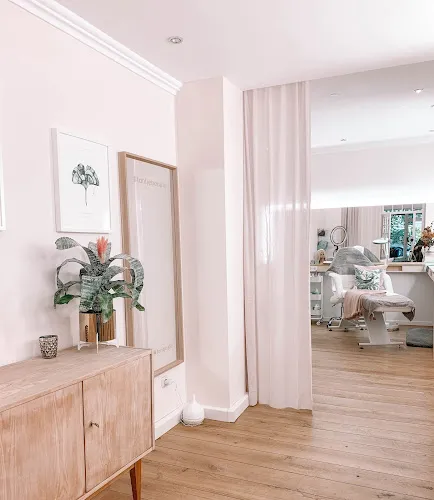 1 - Özgür Sarikaya - Beauty & Jewelry