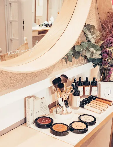 3 - Özgür Sarikaya - Beauty & Jewelry