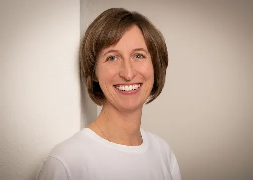 6 - Olga Gavrilenko Fachärztin für Neurologie / Akupunktur / Ästhetische Medizin / Dr. Hedvig Szabo Fachärztin für Neurologie