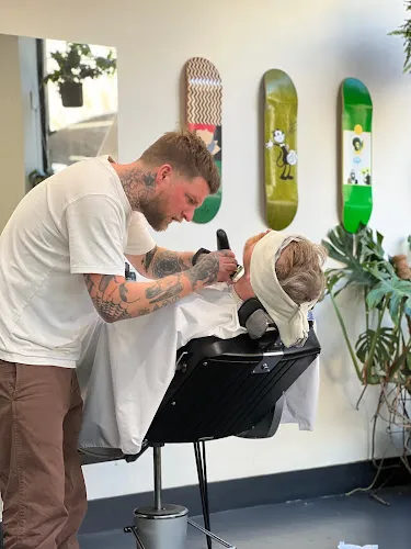 2 - Oli-Roos Nails & Beauty