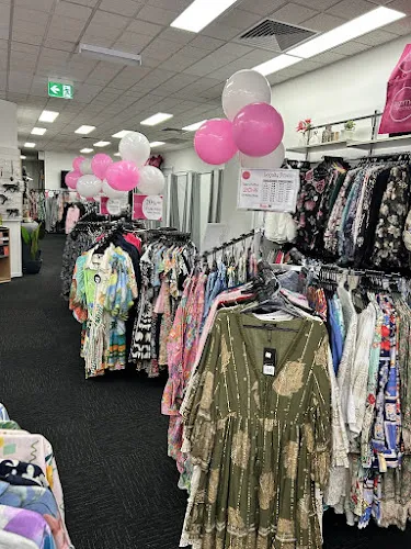 3 - Original Cuts and Colours - Arena Shopping Centre