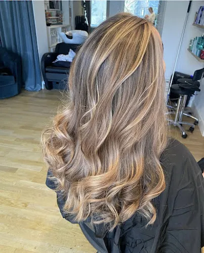 7 - Pari Frisør V/jahan Azizi