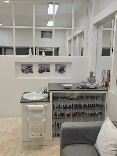 4 - Perfection Hairsalon