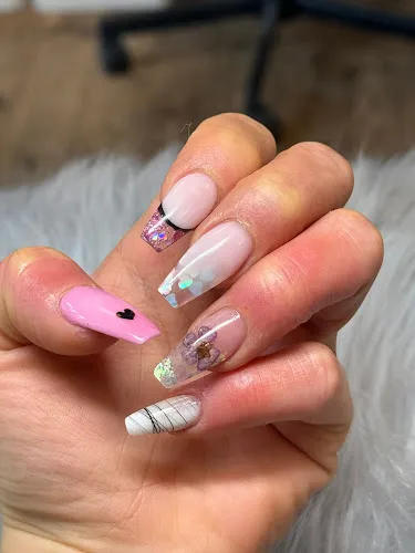 2 - Petite Anna Vargas AB