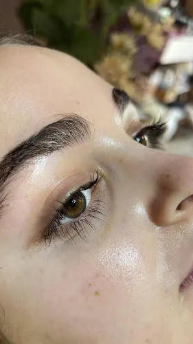 7 - Petra - Lashes & Brows