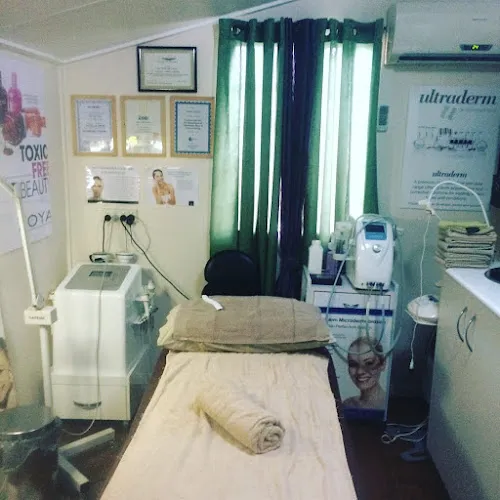 3 - Phoenix Hair Studio