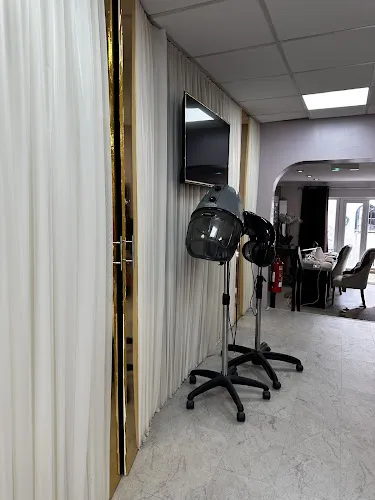 2 - Pinks Hair Nail and Beauty salon