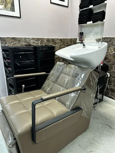 3 - Pinks Hair Nail and Beauty salon