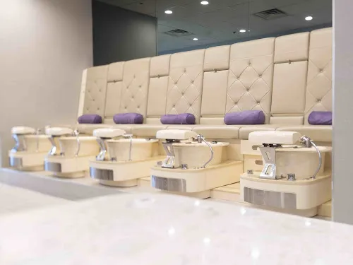 3 - Pinky Nail Salon