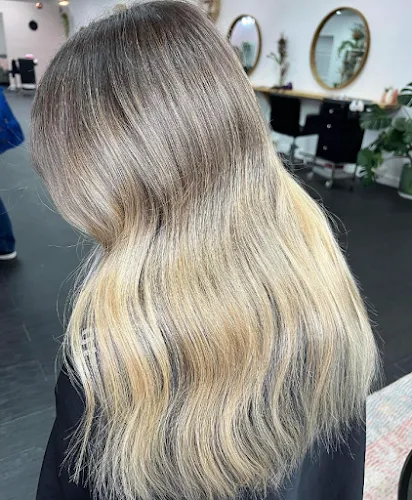 7 - Platinum Hair Bathurst