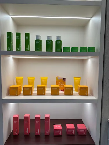 3 - Platinum Nail Bar